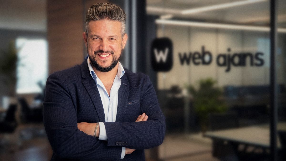 webajans.com kurucusu Koray Köylü, ofiste